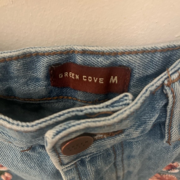 Mid rise embroidered jean shorts from Italy. - Picture 4 of 5